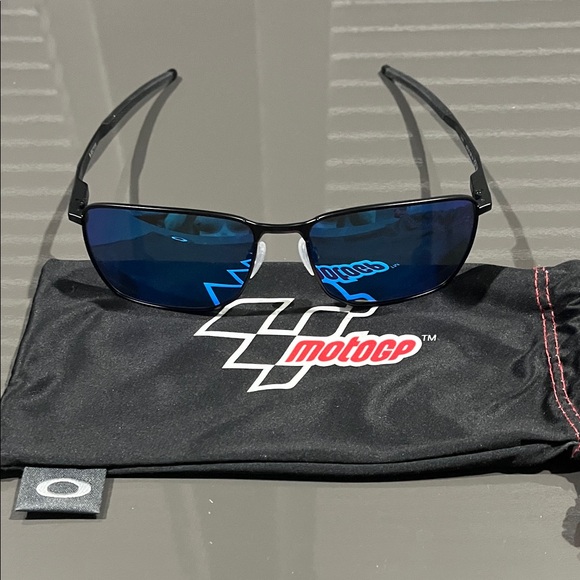 Oakley Ejector prism blue lenses Motogp edition sunglasses. Excellent condition - Picture 1 of 1